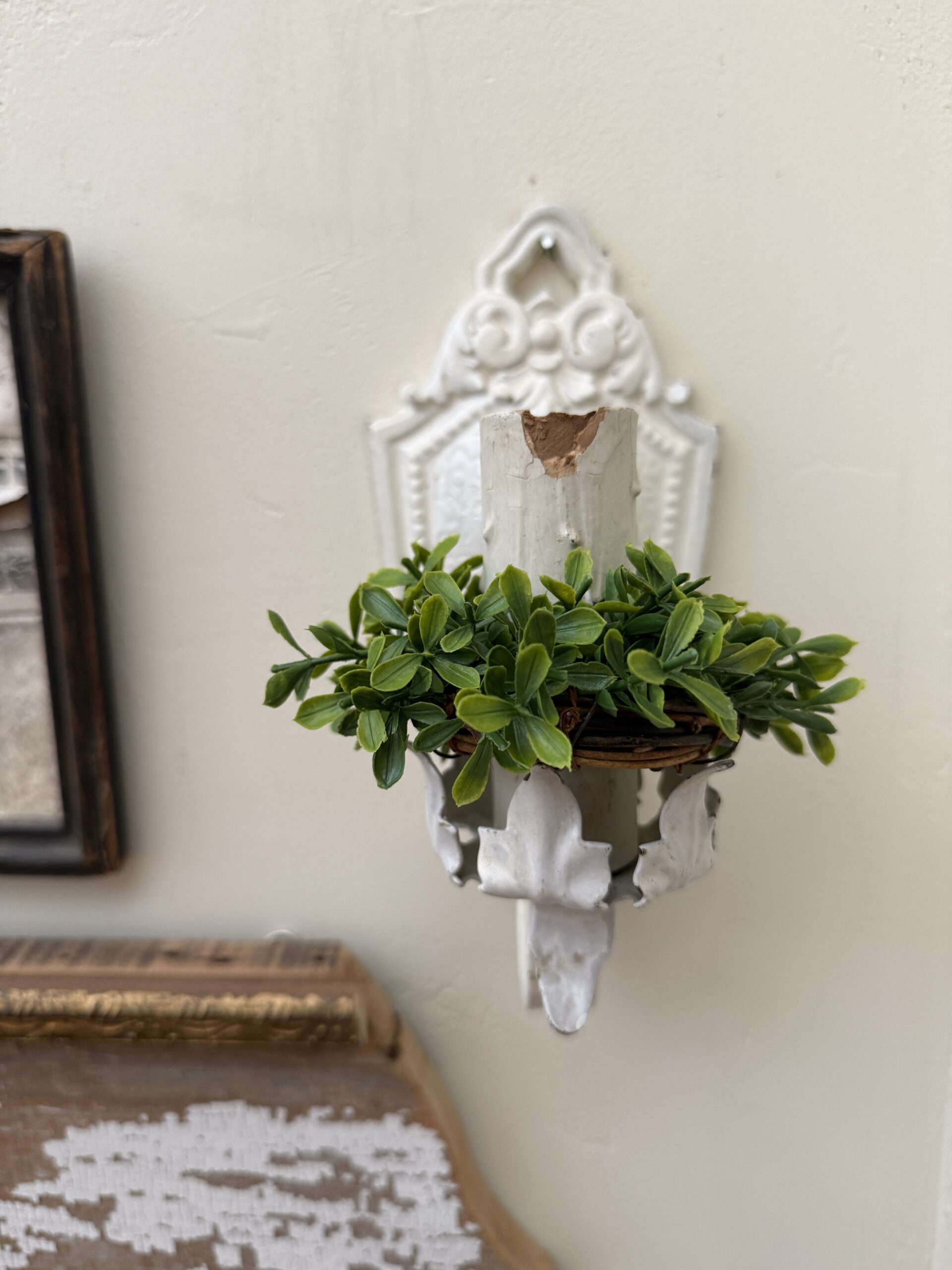 Lyric Boxwood Candle Ring - Image 3